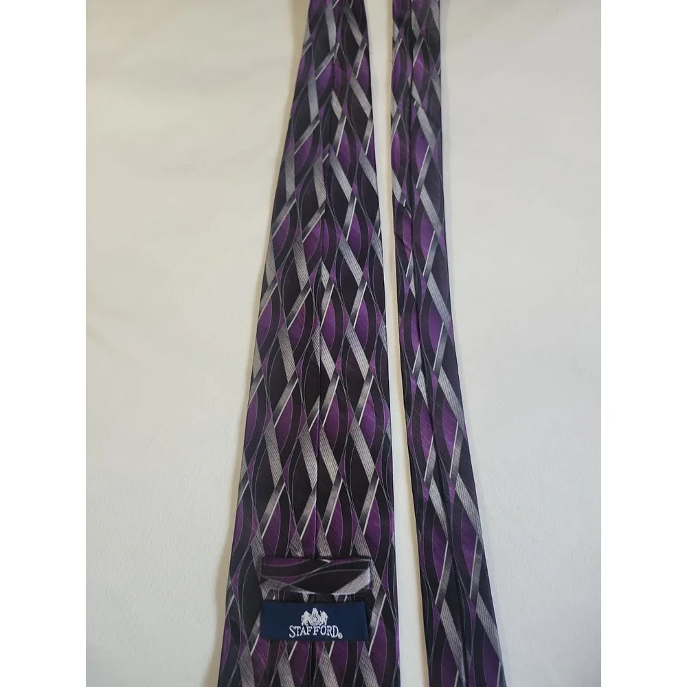Vintage Stafford Men's Necktie Silk Purple Woven‎ Geometric Wave Design